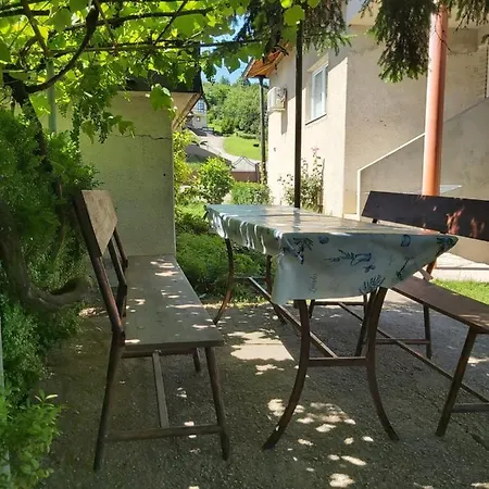 Sadrvan Lägenhet Bihać